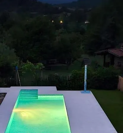 Apartment La Casa Rossa In Fattoria Con Piscina