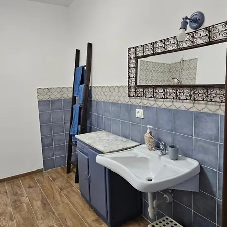 La Casa Rossa بيت ضيافة